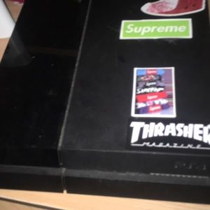 Selling ps4 comes with everything in the picture